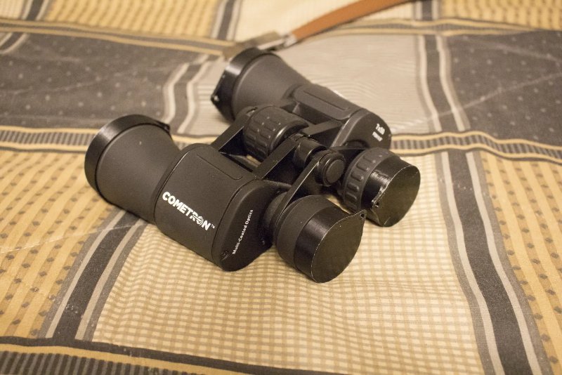 The Celestron cometron 7x50's small size and light weight (27 oz) means you can use them all day.