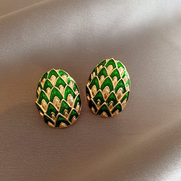 Oval flower texture vintage stud earrings green | Art Deco vintage earrings