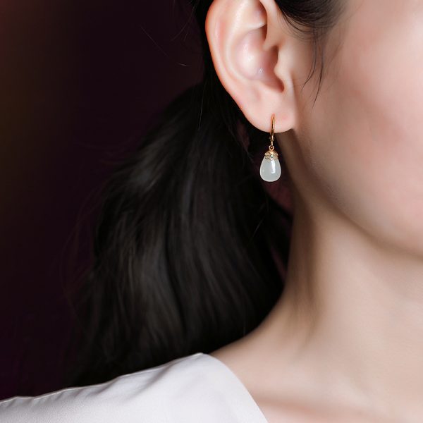 Wearing effect of Hetian jade earrings（green jade）