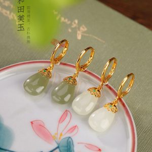 Hotan jade is smooth and exquisite, simple and elegant.