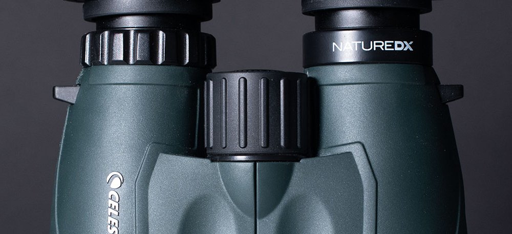 The focus wheel of the Celestron Nature DX 12×56 is easy to operate even with gloves.