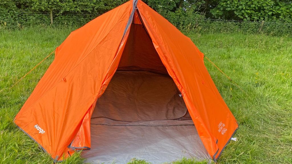 Vango Classic Instant 300 Design and Ease of Pitching